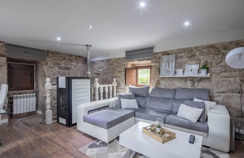 Ponte Caldelas Maison | Maison de vacances 'Casa Da Xeitosa' avec vue sur la montagne, piscine privée et Wi-Fi