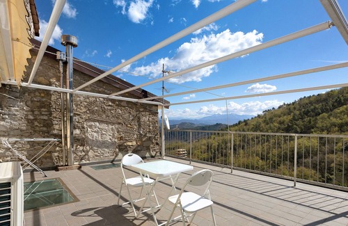 Ricco del Golfo di Spezia Maison | Holiday Home 'Campagna 5 Terre' with Mountain View, Wi-Fi and Air Conditioning