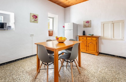 Pilar de la Mola Maison | Maison de vacances 'Ca Ses Celleres' avec terrasse privée, jardin privé et Wi-Fi