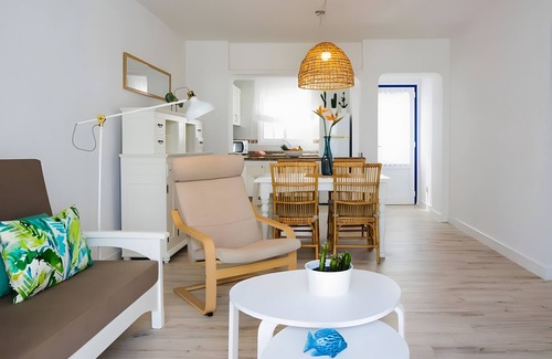 Arrieta Maison | Holiday Home 'Caleta Campos Bungalows' with Sea View, Shared Pool and Wi-Fi