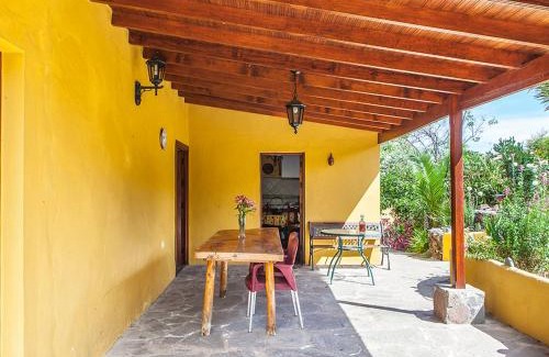 Montijos Maison | Holiday Home Camino La Candelaria-1 by Interhome