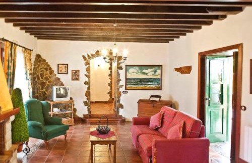 Montijos Maison | Holiday Home Camino La Candelaria-2 by Interhome