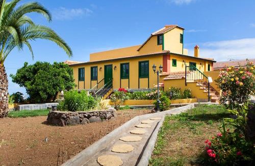 Montijos Maison | Holiday Home Camino La Candelaria-2 by Interhome