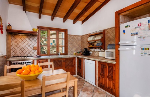 Fornalutx Maison | Maison de vacances "Can Bordoy" avec vue sur les montagnes, piscine, jardin et terrasse.