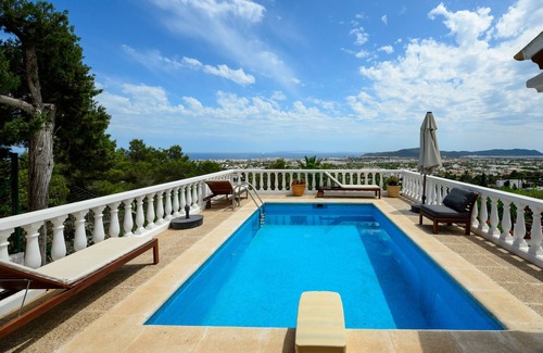 Sant Josep de sa Talaia Maison | Maison de vacances "Can Carlos Ibiza" avec vue sur la mer, piscine, terrasse et jardin.