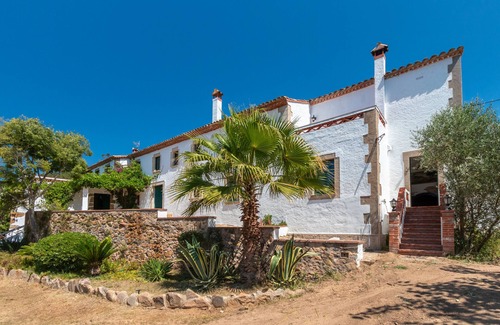 Tossa de Mar Maison | Holiday Home 'Can Garriga' with Mountain View, Private Terrace and Wi-Fi