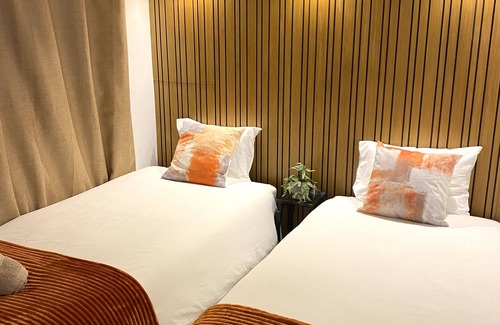 Cartaxo Maison | Holiday Home 'Cartaxo Riverside' with Private Terrace, Wi-Fi and Air Conditioning