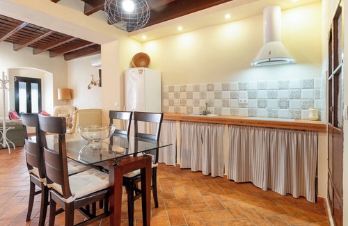 Salteras Maison | Holiday Home 'Casa Del Estanco' with Private Terrace, Wi-Fi and Air Conditioning