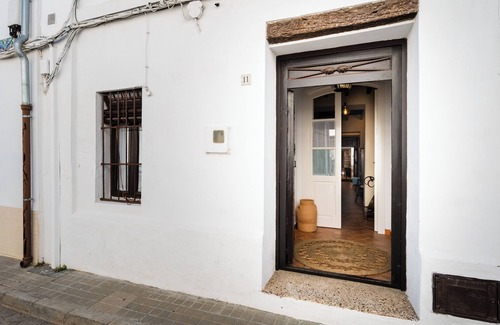 Salteras Maison | Holiday Home 'Casa Del Estanco' with Private Terrace, Wi-Fi and Air Conditioning