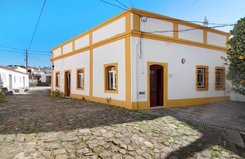 Carvalhinhos Maison | Holiday Home "Casa do Lavrador Furnazinhas" with Mountain View & Wi-Fi