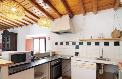Loule Maison | Holiday Home 'Casa Do Monte Da Portela' with Shared Pool, Private Terrace and Wi-Fi