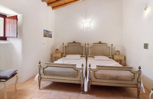 Loule Maison | Holiday Home 'Casa Do Monte Da Portela' with Shared Pool, Private Terrace and Wi-Fi