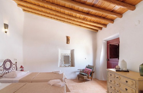 Loule Maison | Holiday Home 'Casa Do Monte Da Portela' with Shared Pool, Private Terrace and Wi-Fi