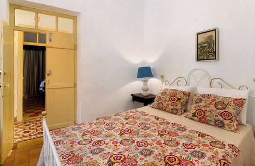 Loule Maison | Holiday Home 'Casa Do Tesouro' with Shared Pool, Private Terrace and Wi-Fi