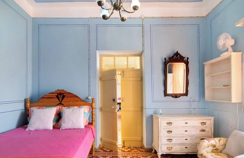 Loule Maison | Holiday Home 'Casa Do Tesouro' with Shared Pool, Private Terrace and Wi-Fi