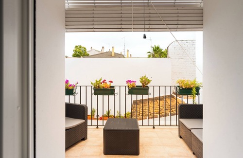 El Pedroso Maison | Holiday Home 'Casa El Pedroso' with Private Terrace, Wi-Fi and Air Conditioning