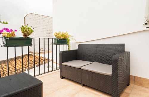El Pedroso Maison | Holiday Home 'Casa El Pedroso' with Private Terrace, Wi-Fi and Air Conditioning