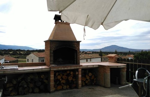La Horcajada Maison | Maison de vacances 'Casa Rural Lucia' avec vue sur les montagnes, terrasse privée et Wi-Fi