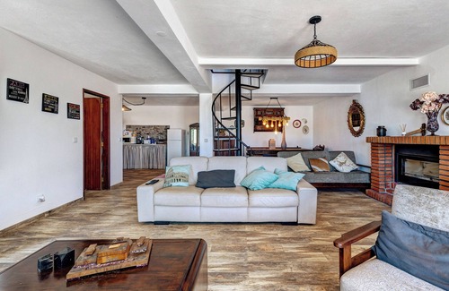 Riachos Villa | Maison de vacances 'Casa Girassol' avec piscine partagée, terrasse privée et accès Wi-Fi
