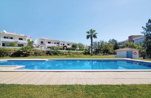 Areias de Sao Joao Maison | Maison de vacances 'Casa Marisol Albufeira' près de la plage avec piscine partagée et Wi-Fi