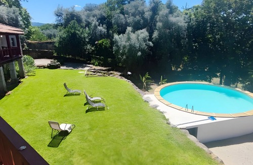Povoa de Lanhoso Maison | Holiday Home 'Casa Nova Das Oliveiras' with Mountain View, Wi-Fi and Air Conditioning