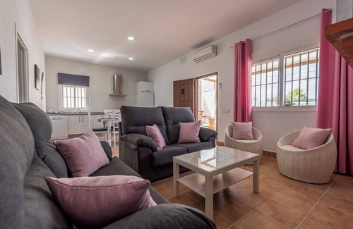 La Lantejuela Maison | Maison de vacances "Casa Rural Rafael" avec piscine privée, terrasses privées et Wi-Fi