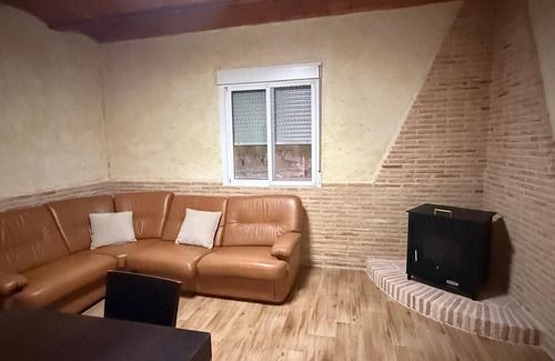 Albudeite Maison | Holiday Home 'Casa Rural El Jardín De Sara' with Mountain View, Wi-Fi and Air Conditioning