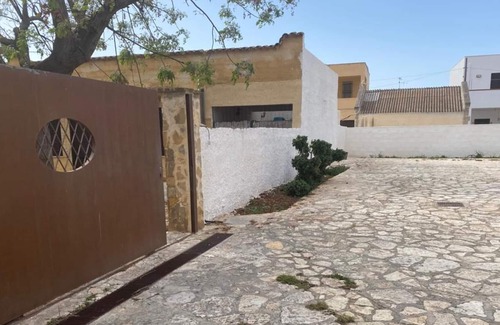 Petrosino Maison | Holiday Home 'Casa Solare' with Sea View, Garden & Wi-Fi