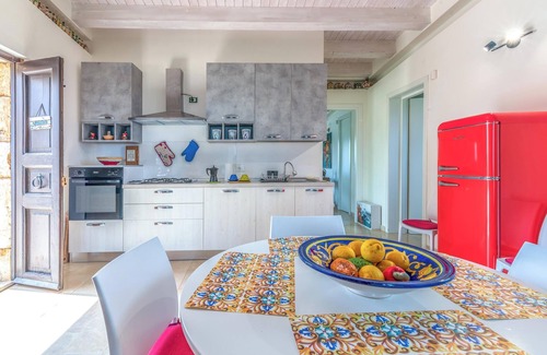 Noto Marina Maison | Maison de vacances Casale dei Cactus avec vue sur la mer, piscine, terrasses et Wi-Fi