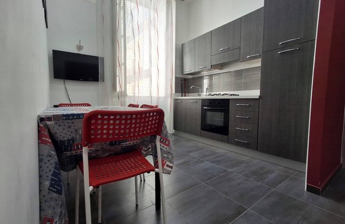Vasto Appartement | HOLIDAY HOME Central Station, Business Center, Naples city centre, Mary's Room