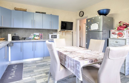 Badefols-d'Ans Maison | Holiday Home 'Charmante Maison, Echappée Belle' with Private Pool, Terrace and Wi-Fi