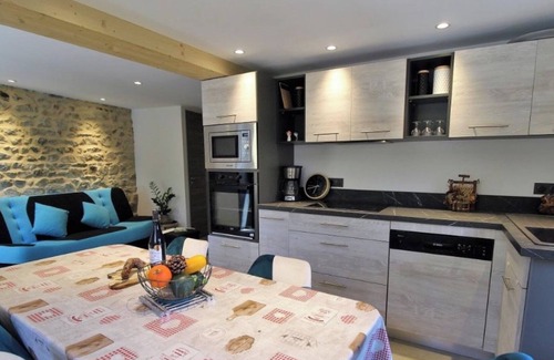 Beaujeu Maison | Maison de vacances 'Château Saint-jean' avec vue sur les montagnes, terrasse privée et Wi-Fi