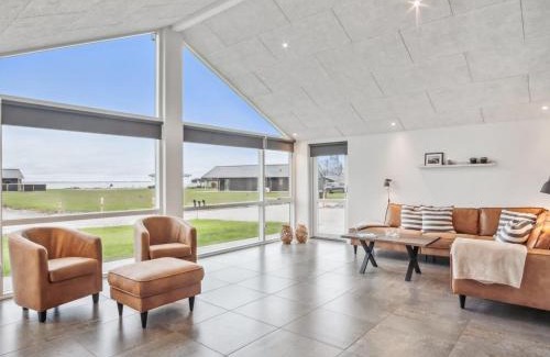 Grønninghoved Strand Maison | Holiday Home Clare - 100m from the sea by Interhome