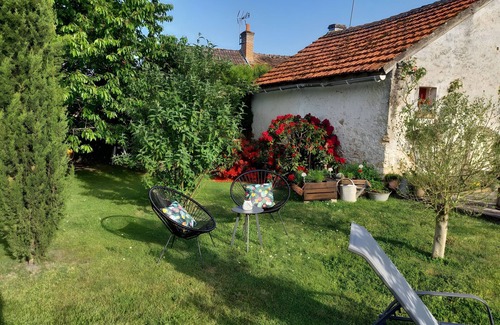Gy-en-Sologne Maison | Holiday Home 'Cocooning Au Cœur De La' with Wi-Fi and Air Conditioning