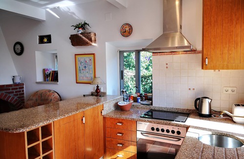 O Rosal Maison | Holiday Home 'Cottage' with Mountain View, Shared Pool and Wi-Fi