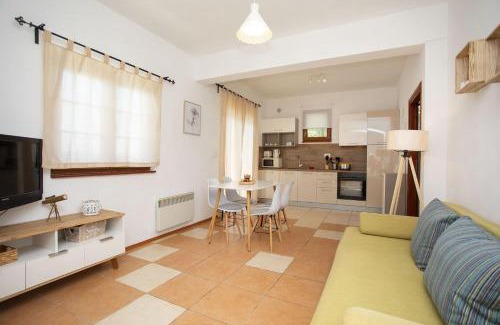 Ripenda Verbanci Maison | Holiday Home Deborah with Private Pool