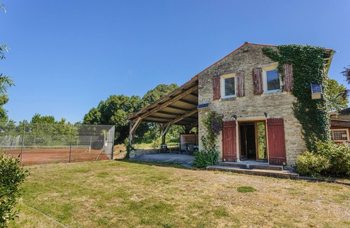 Genouille Maison | Gite du Parc avec terrasse et piscine en temps partagé