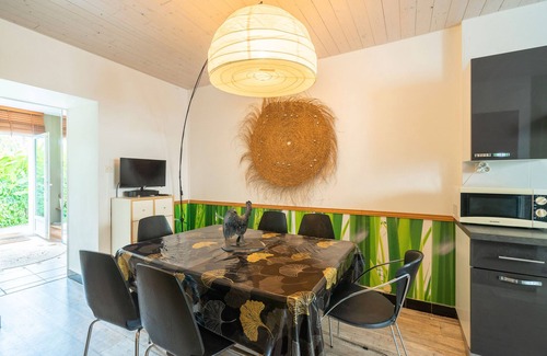 Chaillevette Maison | Holiday Home 'Du Porche' with Private Terrace and Wi-Fi