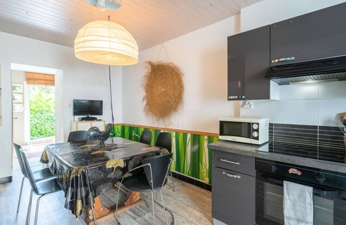 Chaillevette Maison | Holiday Home 'Du Porche' with Private Terrace and Wi-Fi