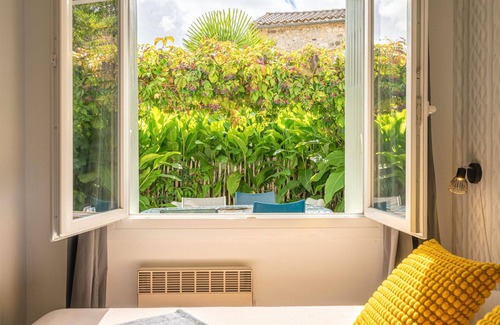 Chaillevette Maison | Holiday Home 'Du Porche' with Private Terrace and Wi-Fi