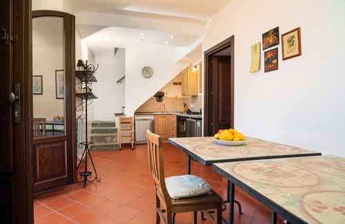 Piedimonte Etneo Maison | Maison de vacances 'Etnalodge' avec vue sur la mer, terrasse privée et Wi-Fi.