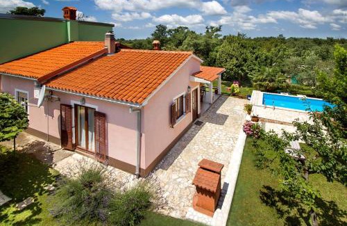 Modrusani Maison | Holiday home Ecio , s velikim vrtom, potpuno ograđena,