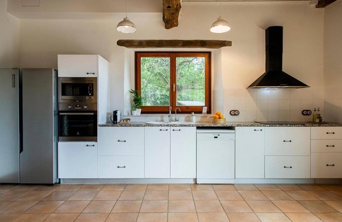 Beguda Maison | Holiday Home 'El Graner' with Mountain Views, Private Pool and Wi-Fi