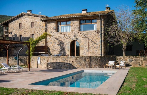 Beguda Maison | Holiday Home 'El Graner' with Mountain Views, Private Pool and Wi-Fi