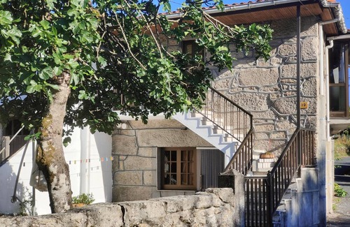 Ramil Appartement | Holiday Home Elena – with Mountain Views, Private Garden and Wi-Fi