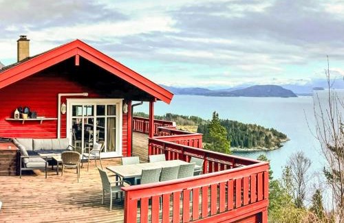 Tysnes Maison | Holiday Home Elistova by Interhome