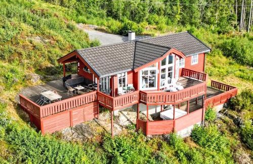 Tysnes Maison | Holiday Home Elistova by Interhome