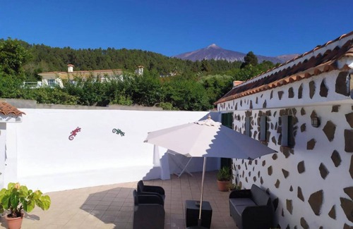 Icod de los Vinos Maison | Maison de vacances "LaCerca" avec vue sur la mer, piscine, Wi-Fi et jardin.