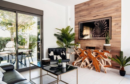 Palomares del Rio Maison | Holiday Home 'Casa Moderna Con Piscina' with Private Pool, Wi-Fi and Air Conditioning