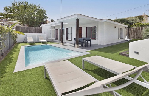 Vallpineda Maison | Maison de vacances avec vue sur la montagne, piscine privée, climatisation et WiFi